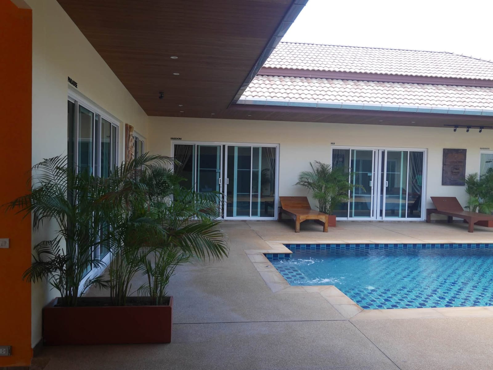 Six-Bedroom Pool Villa — Saiyuan Soi 9, Rawai 2