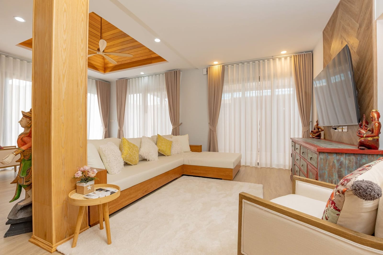 Two-Bedroom Pool Villa 700 m from Rawai Beach