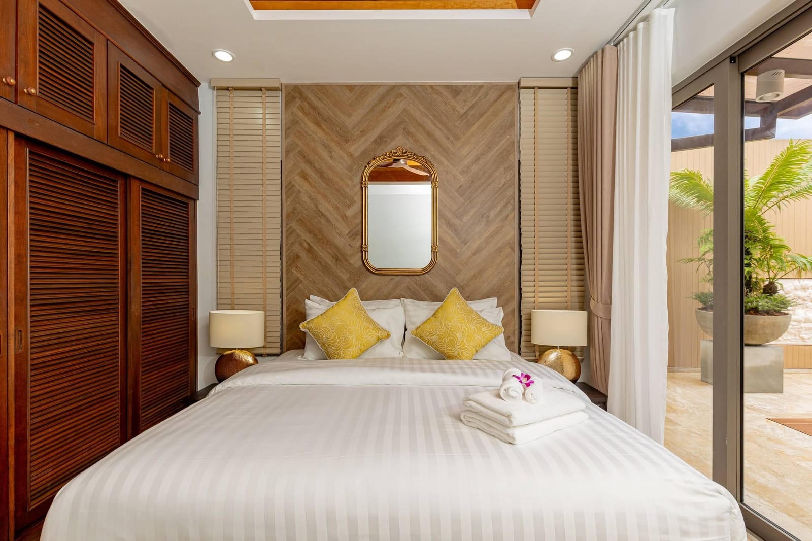 Two-Bedroom Pool Villa 700 m from Rawai Beach