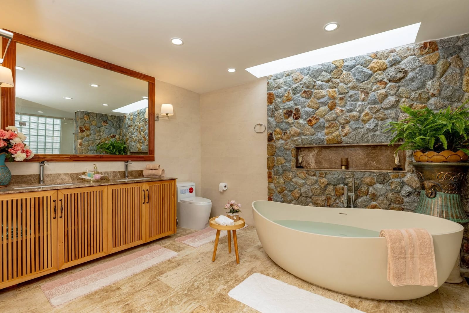 Two-Bedroom Pool Villa 700 m from Rawai Beach