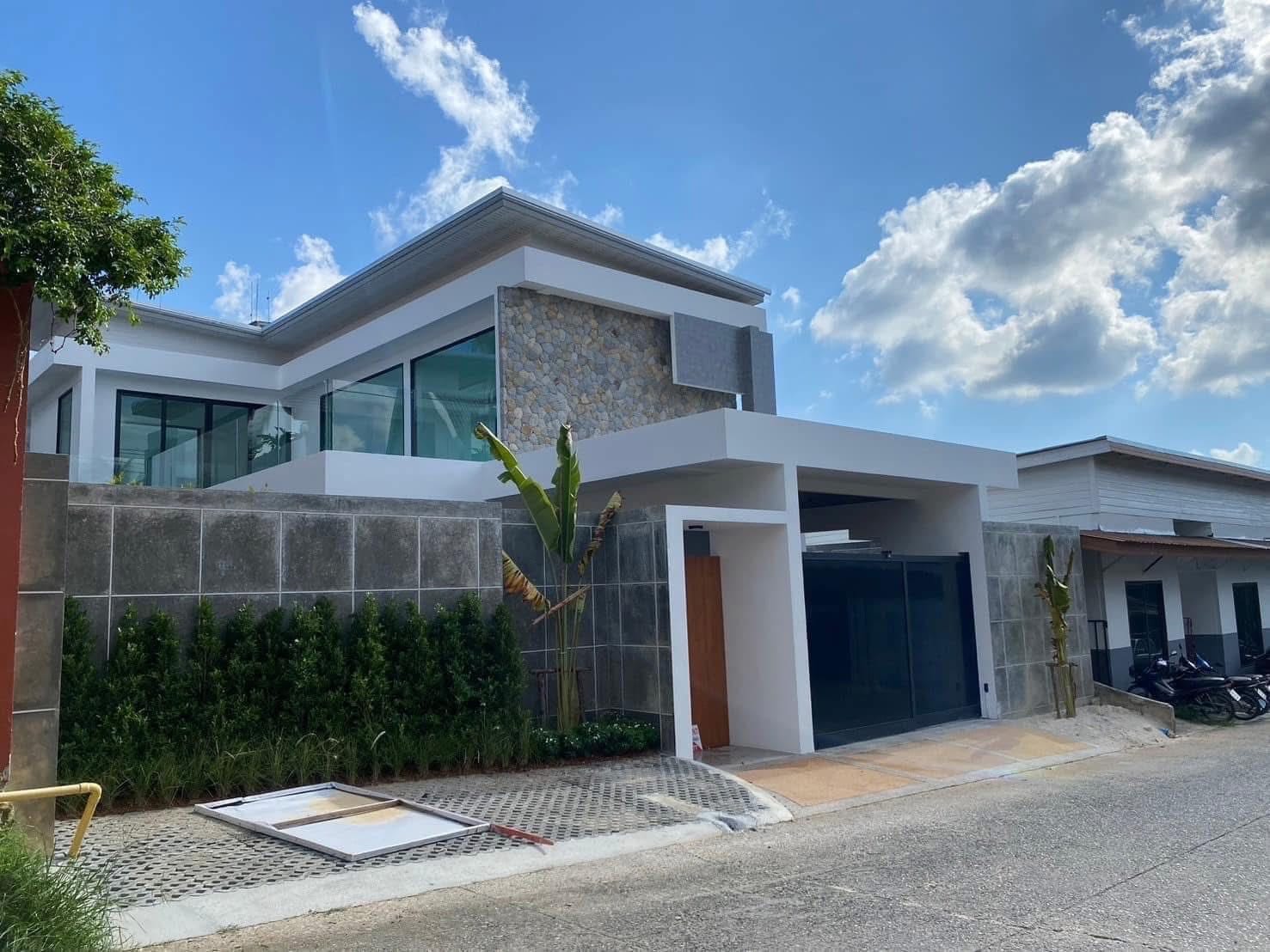 Modern Villa with Landscaped Garden — Sai Yuan, Rawai 11