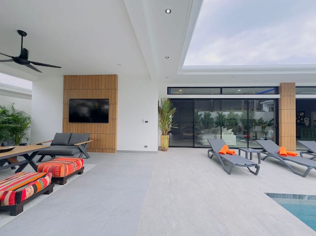 4-Bedroom Pool Villa — Rawai 32