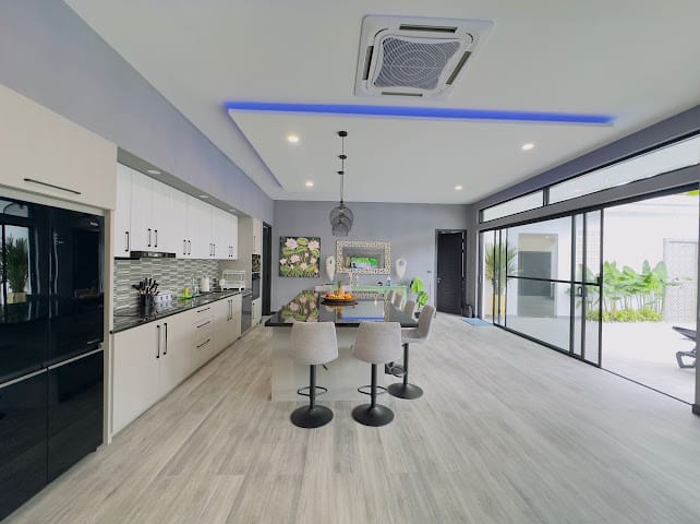 4-Bedroom Pool Villa — Rawai 4