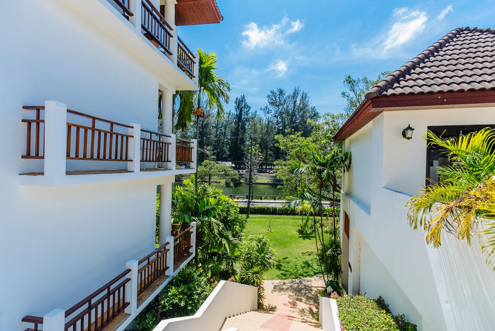 4-Bedroom Townhouse — Nai Harn 40