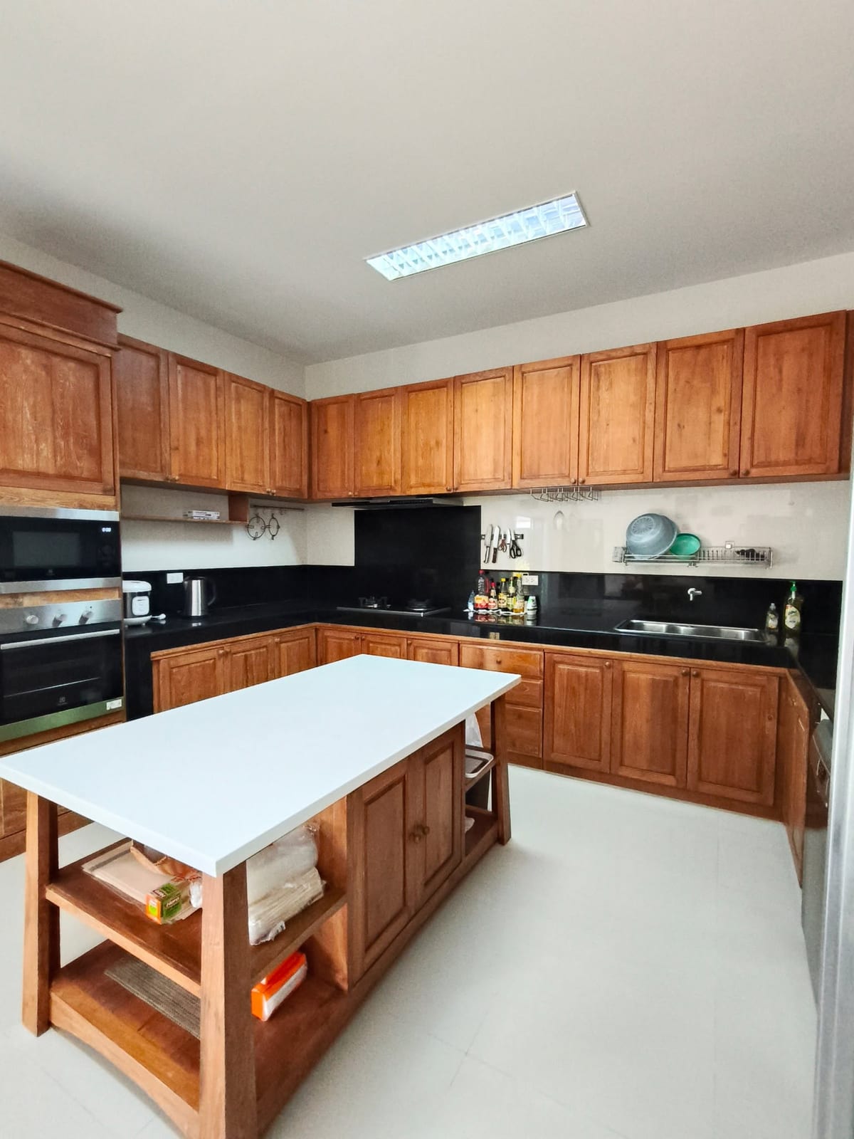 Four-Bedroom Pool Villa with Maid's Room — Rawai 5