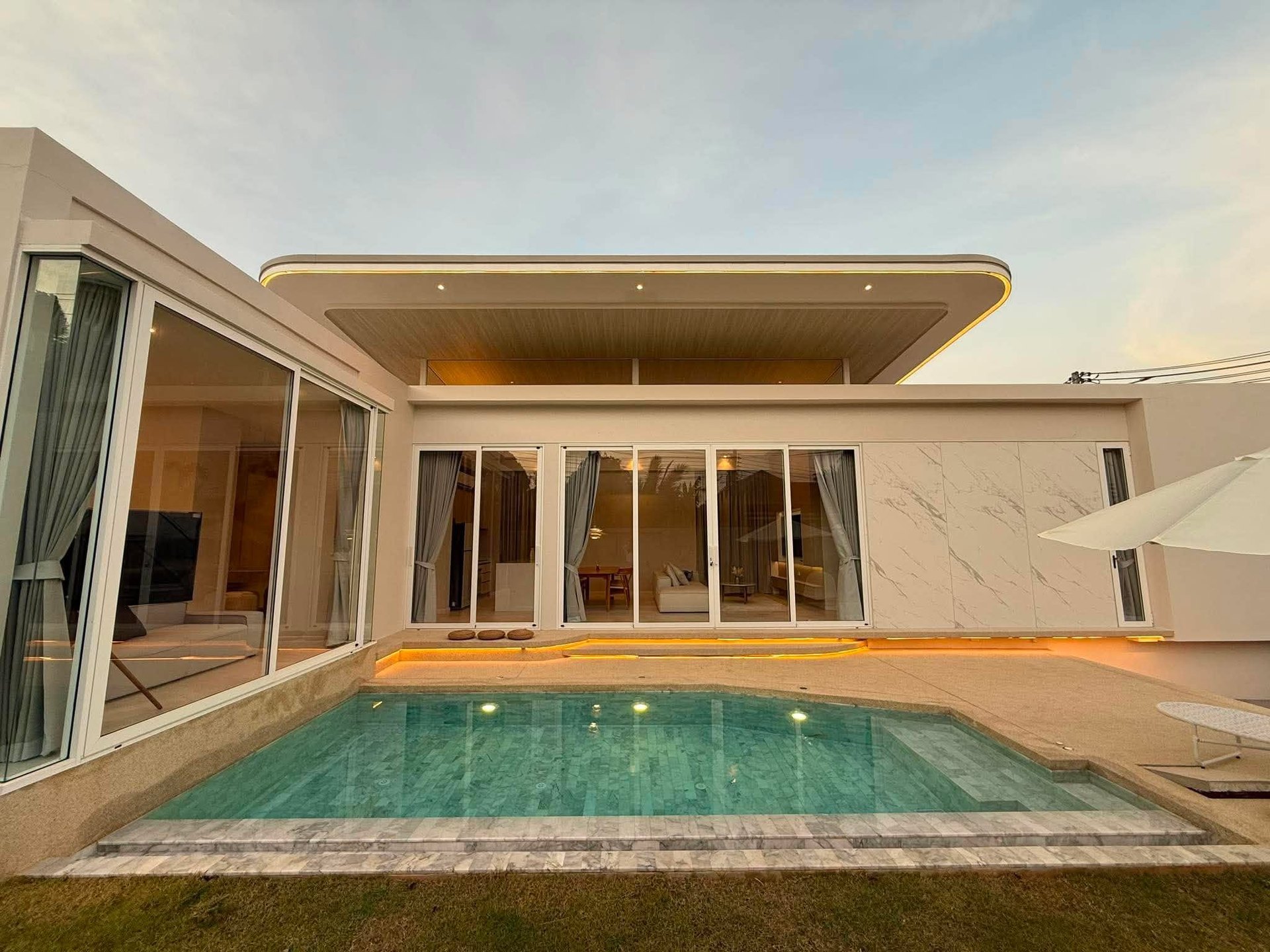 New Modern Pool Villa — Saiyuan, Rawai