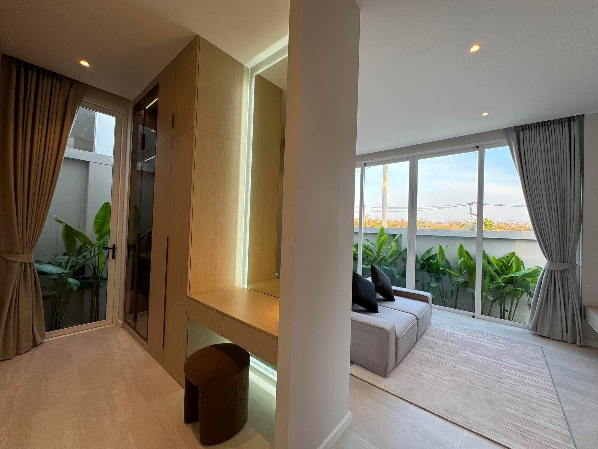 New Modern Pool Villa — Saiyuan, Rawai