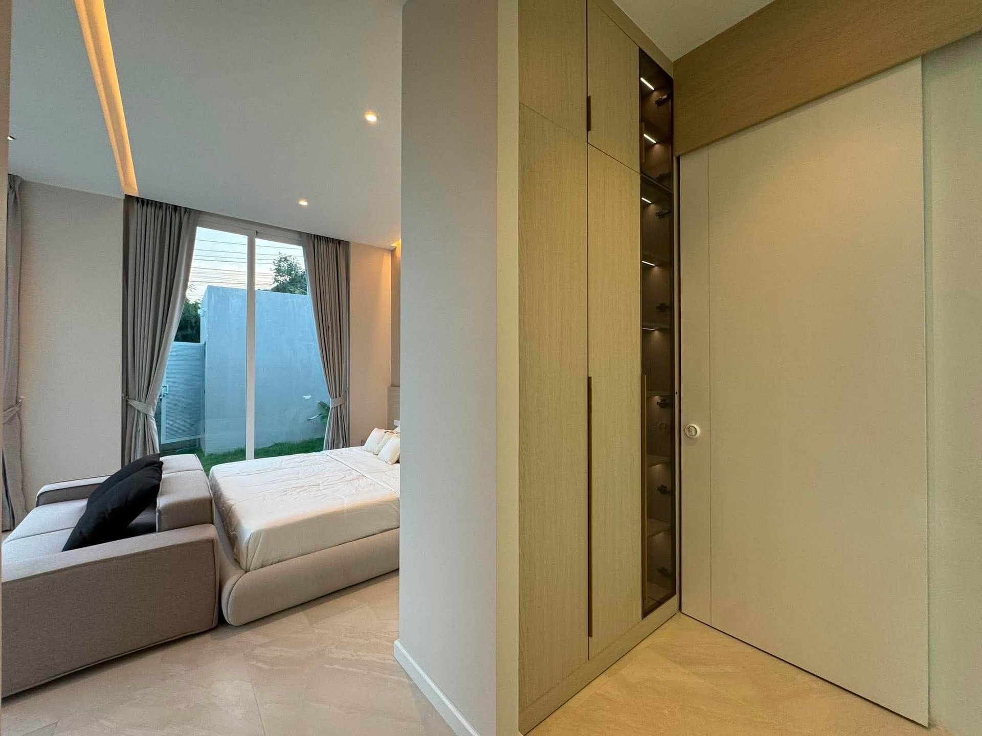 New Modern Pool Villa — Saiyuan, Rawai