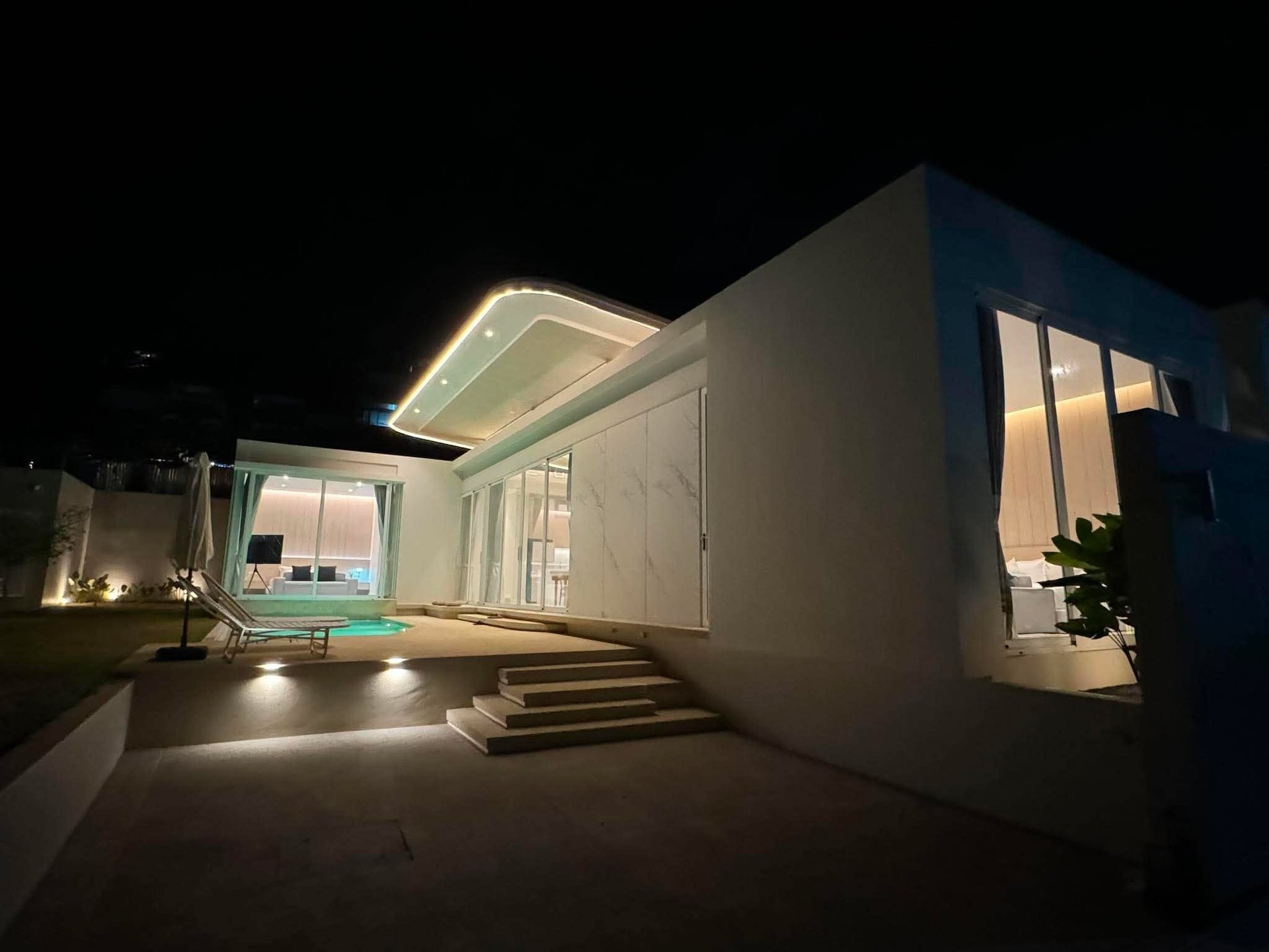 New Modern Pool Villa — Saiyuan, Rawai