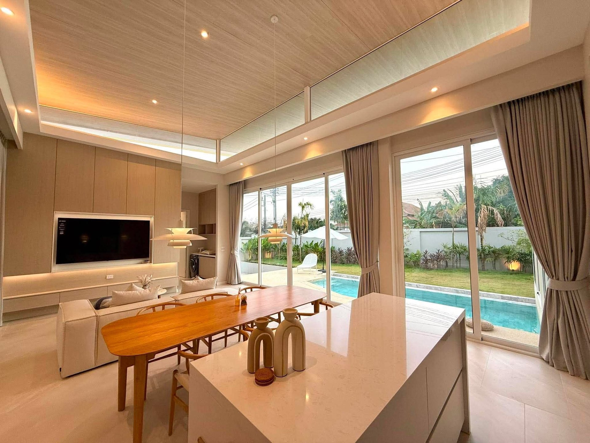 New Modern Pool Villa — Saiyuan, Rawai