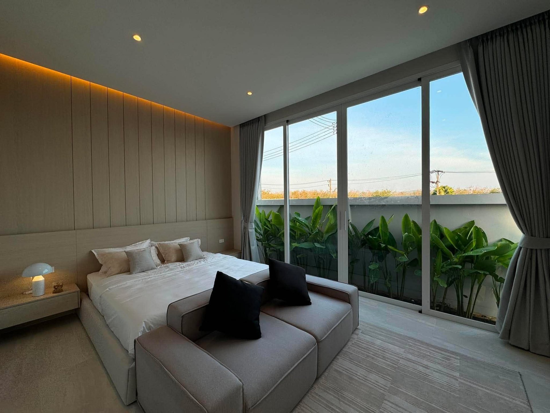 New Modern Pool Villa — Saiyuan, Rawai