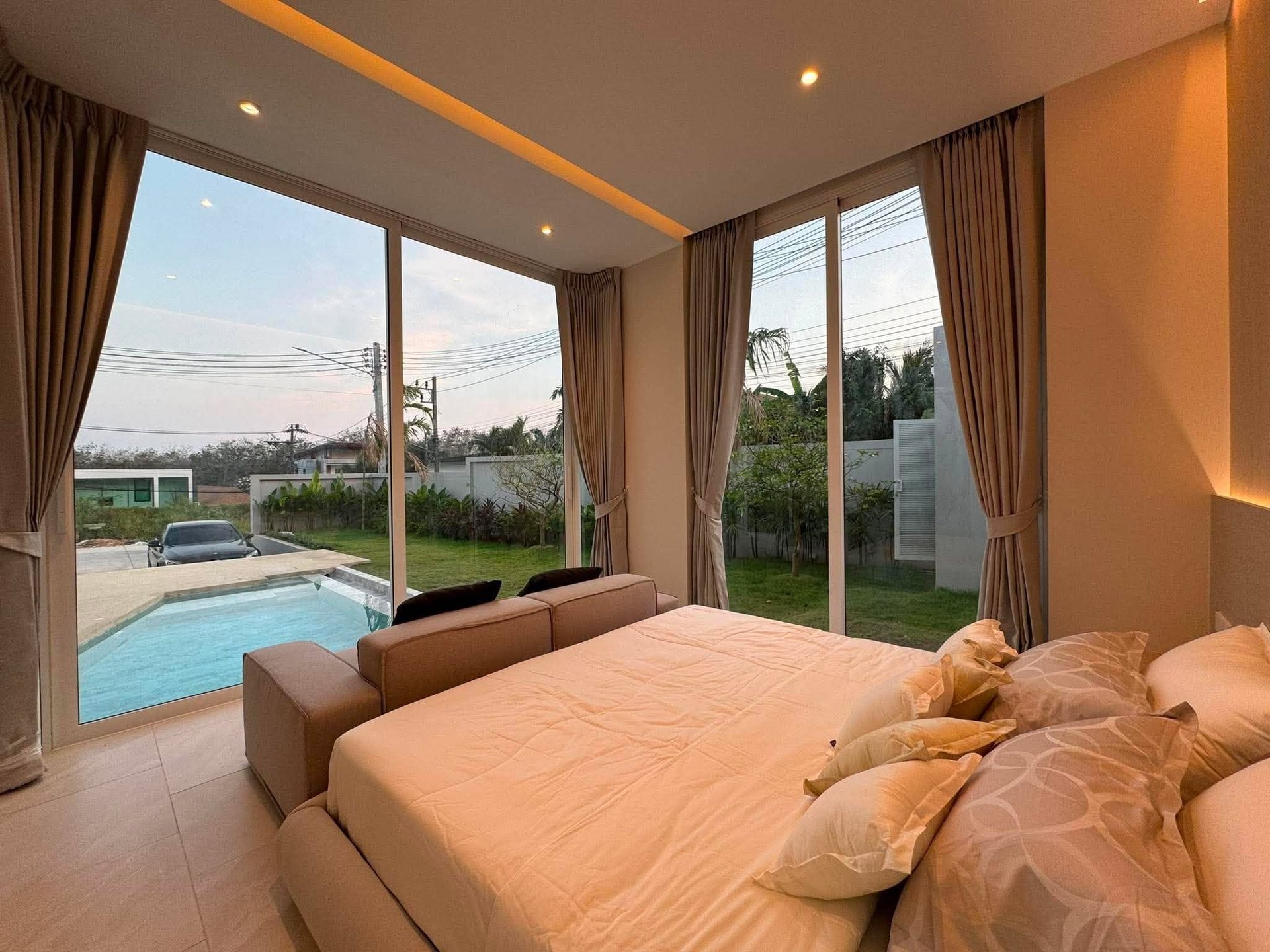 New Modern Pool Villa — Saiyuan, Rawai