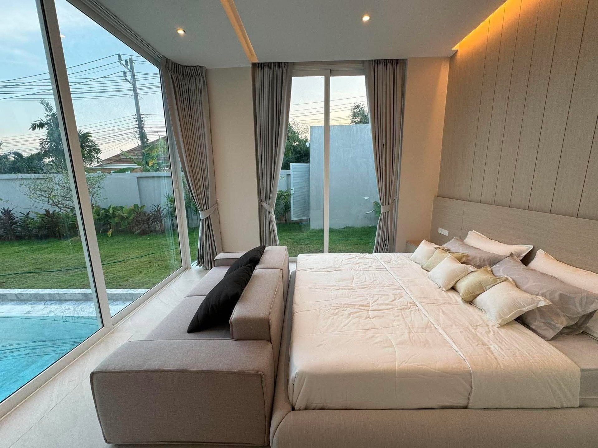 New Modern Pool Villa — Saiyuan, Rawai