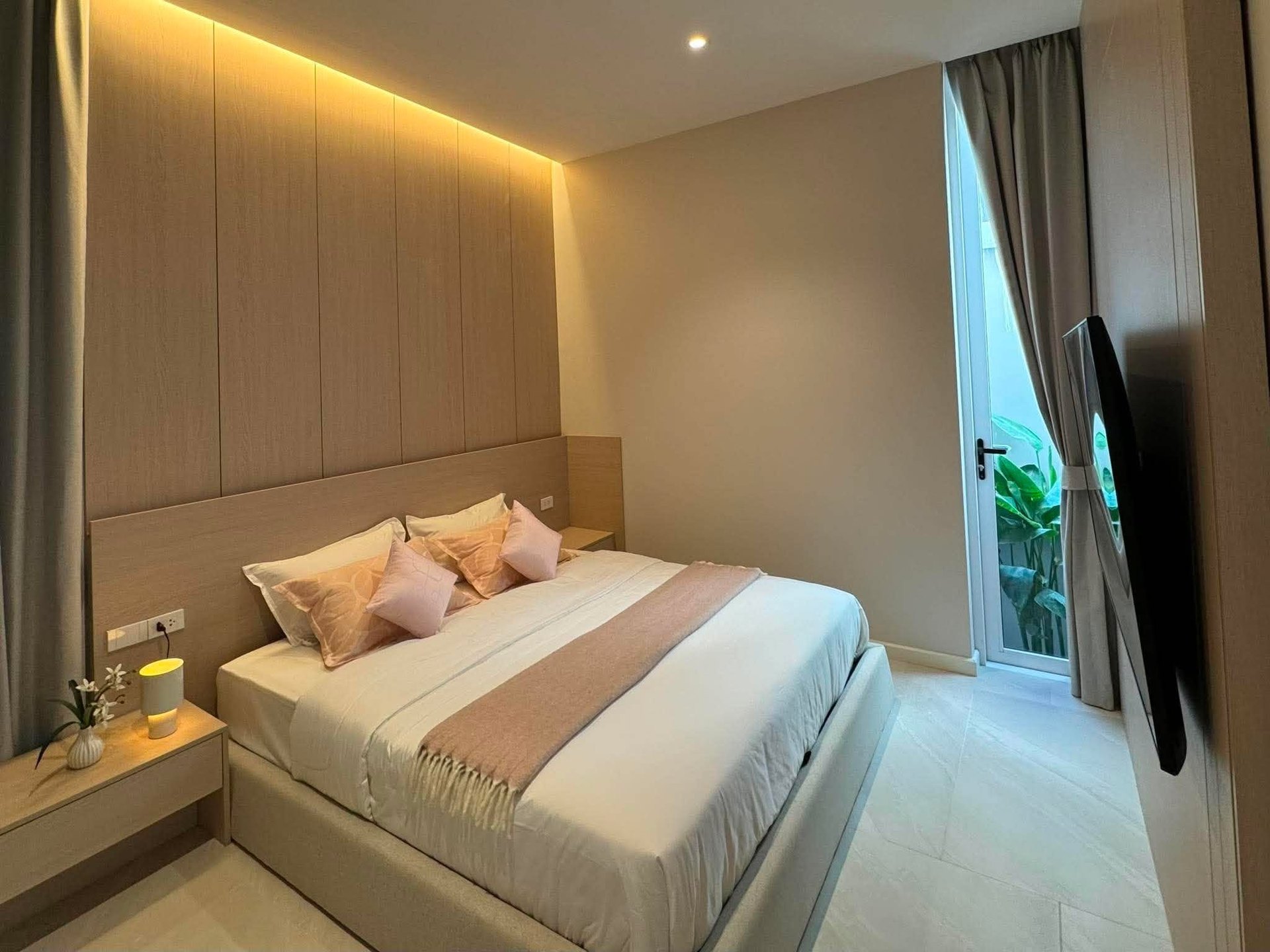 New Modern Pool Villa — Saiyuan, Rawai