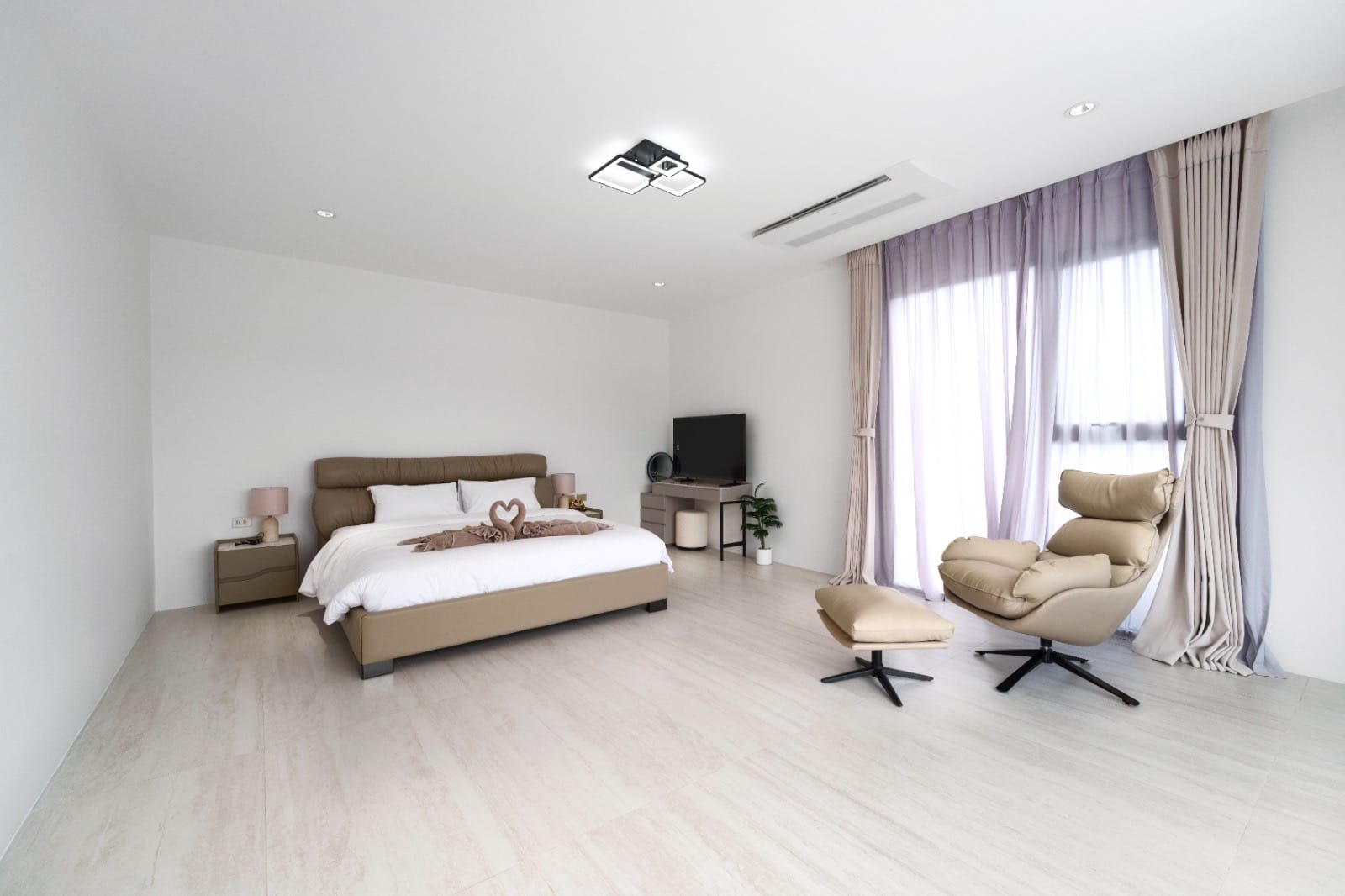 4-Bedroom Villa — Nai Harn 24