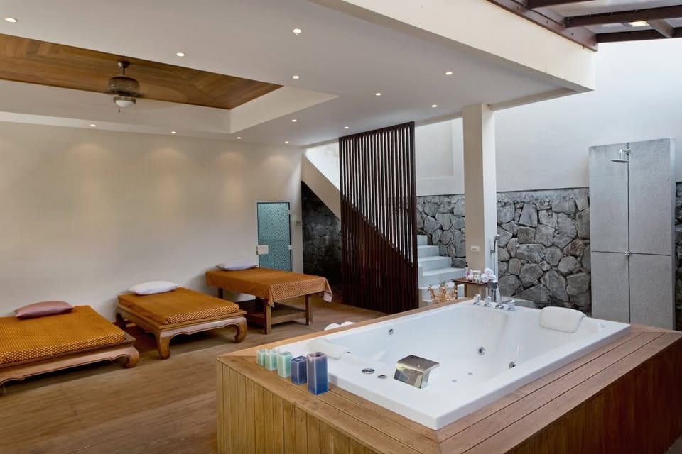 Eight-Bedroom Estate Villa — Nai Harn 12