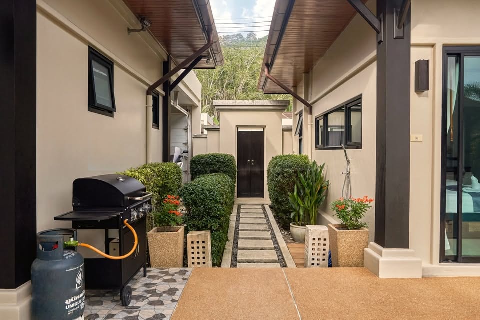 Eight-Bedroom Estate Villa — Nai Harn 14