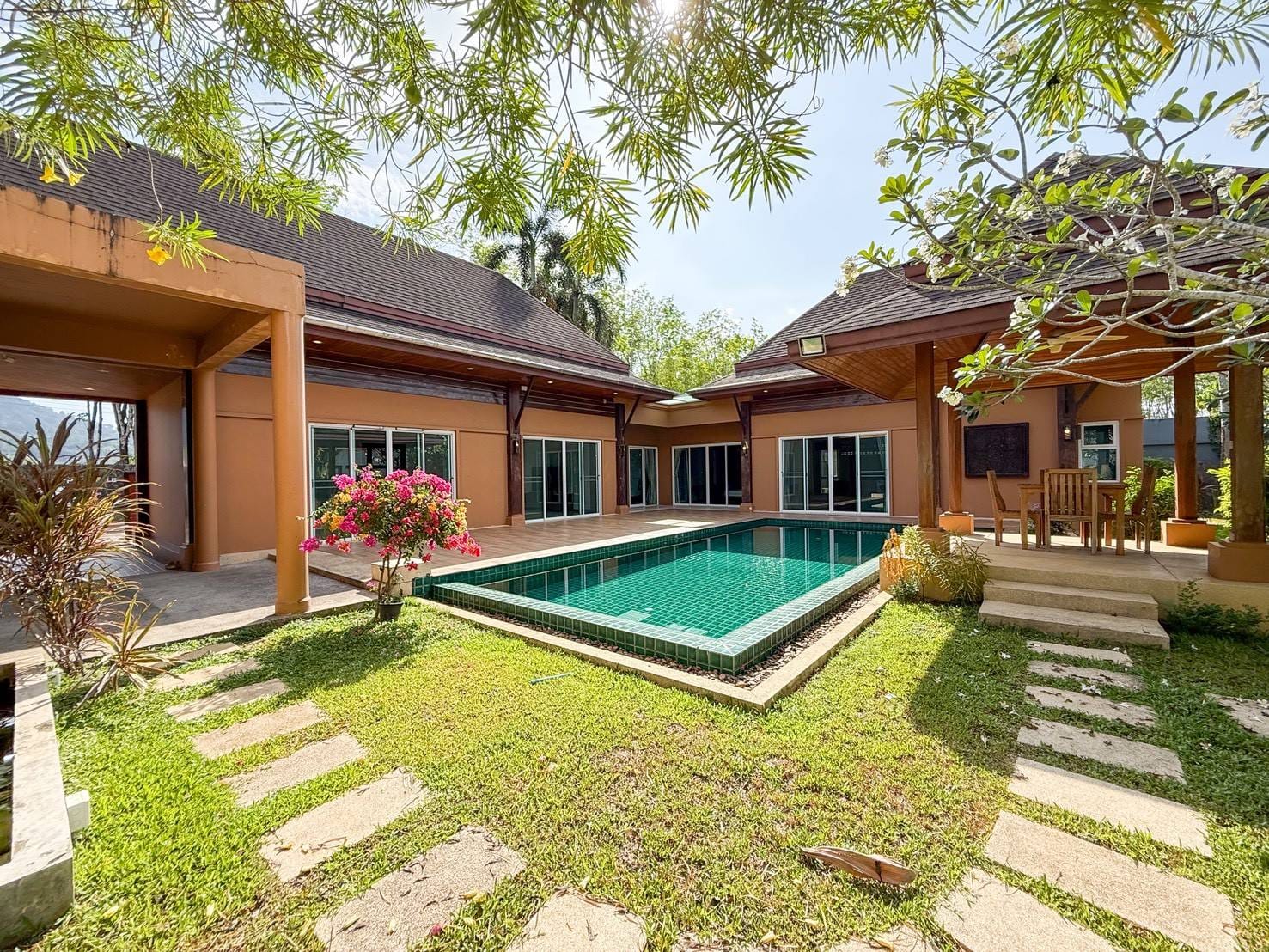 Resort-Style Tropical Pool Villa — Koh Kaew 13