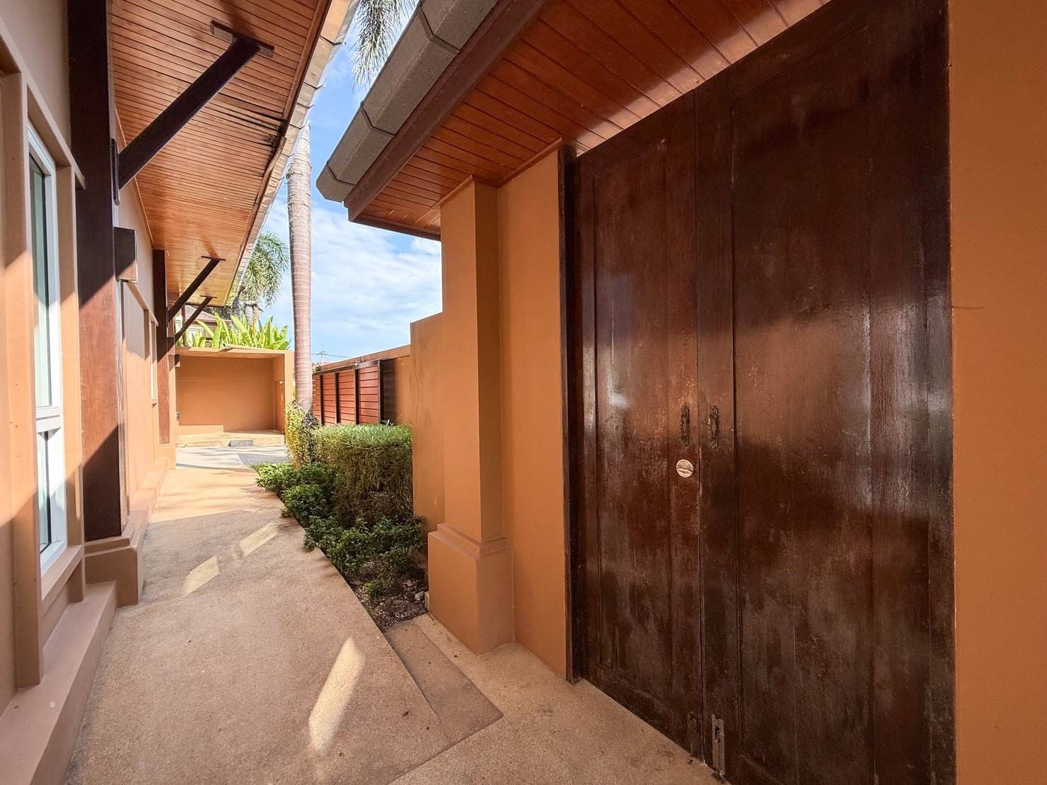 Resort-Style Tropical Pool Villa — Koh Kaew 20