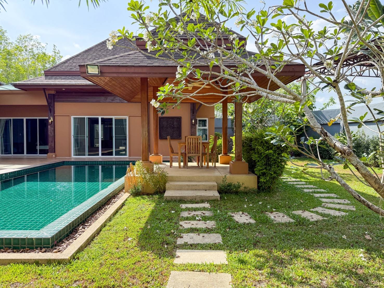 Resort-Style Tropical Pool Villa — Koh Kaew 27