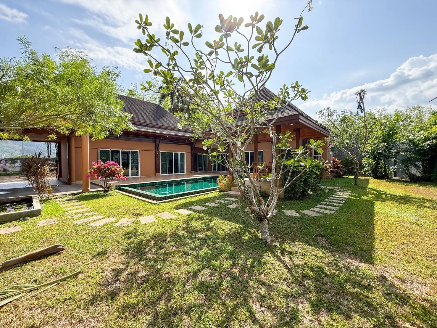 Resort-Style Tropical Pool Villa — Koh Kaew 4