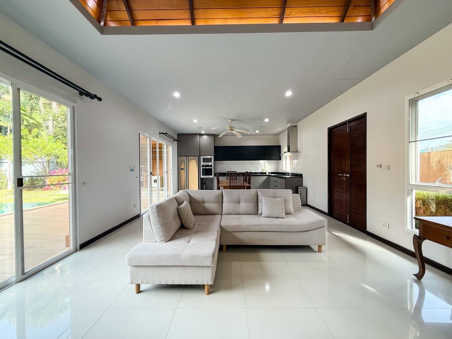 Resort-Style Tropical Pool Villa — Koh Kaew 7