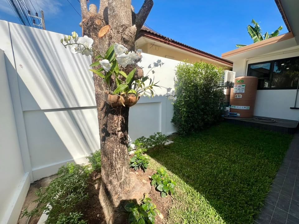 Stylish 3-Bedroom House with Office and Bathtub in Thalang 17