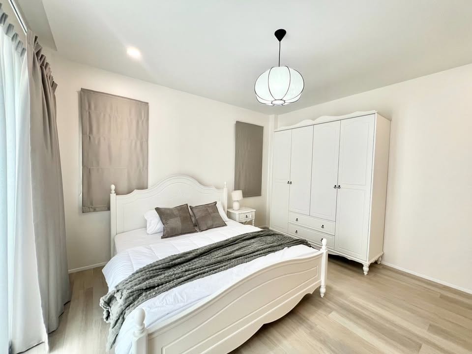 Stylish 3-Bedroom House with Office and Bathtub in Thalang 9