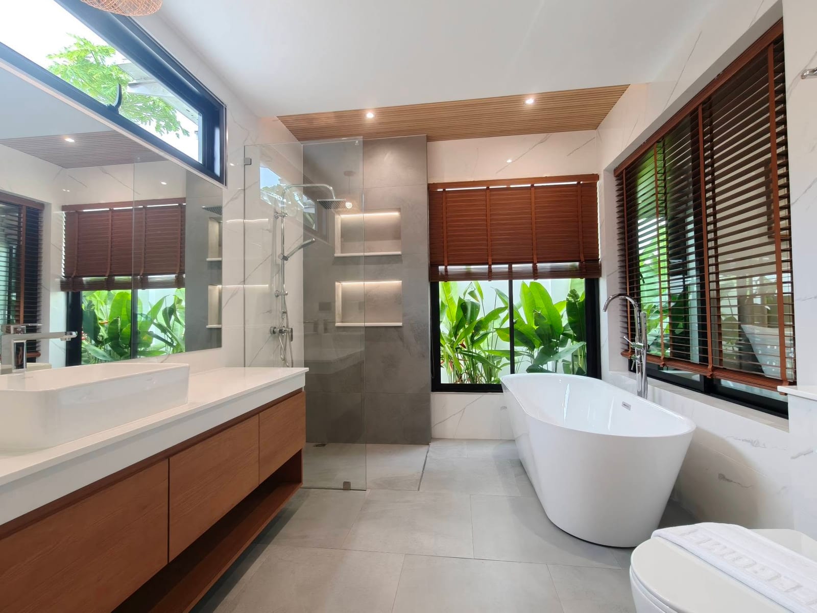 4-Bedroom Villa for Rent in Thalang, Phuket — interior view