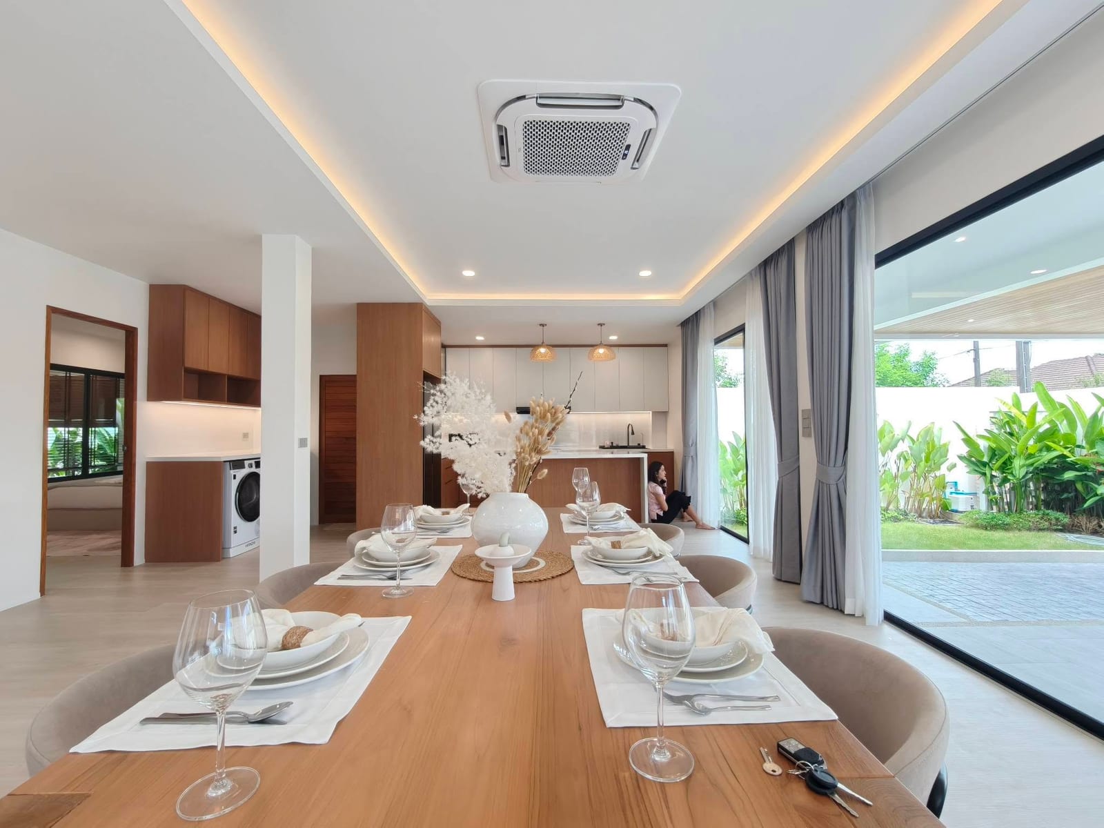 4-Bedroom Villa for Rent in Thalang, Phuket — interior view