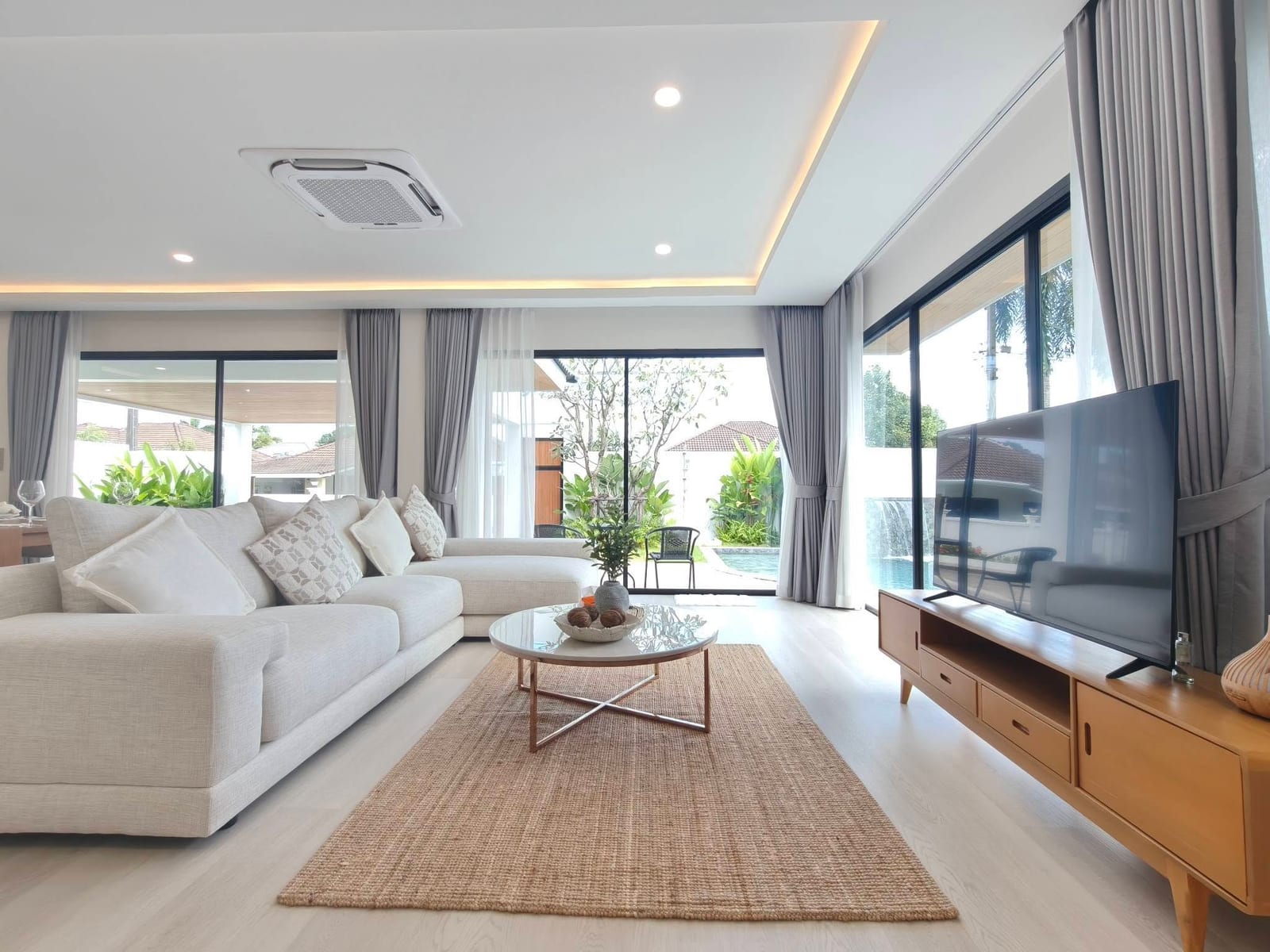 4-Bedroom Villa for Rent in Thalang, Phuket — interior view