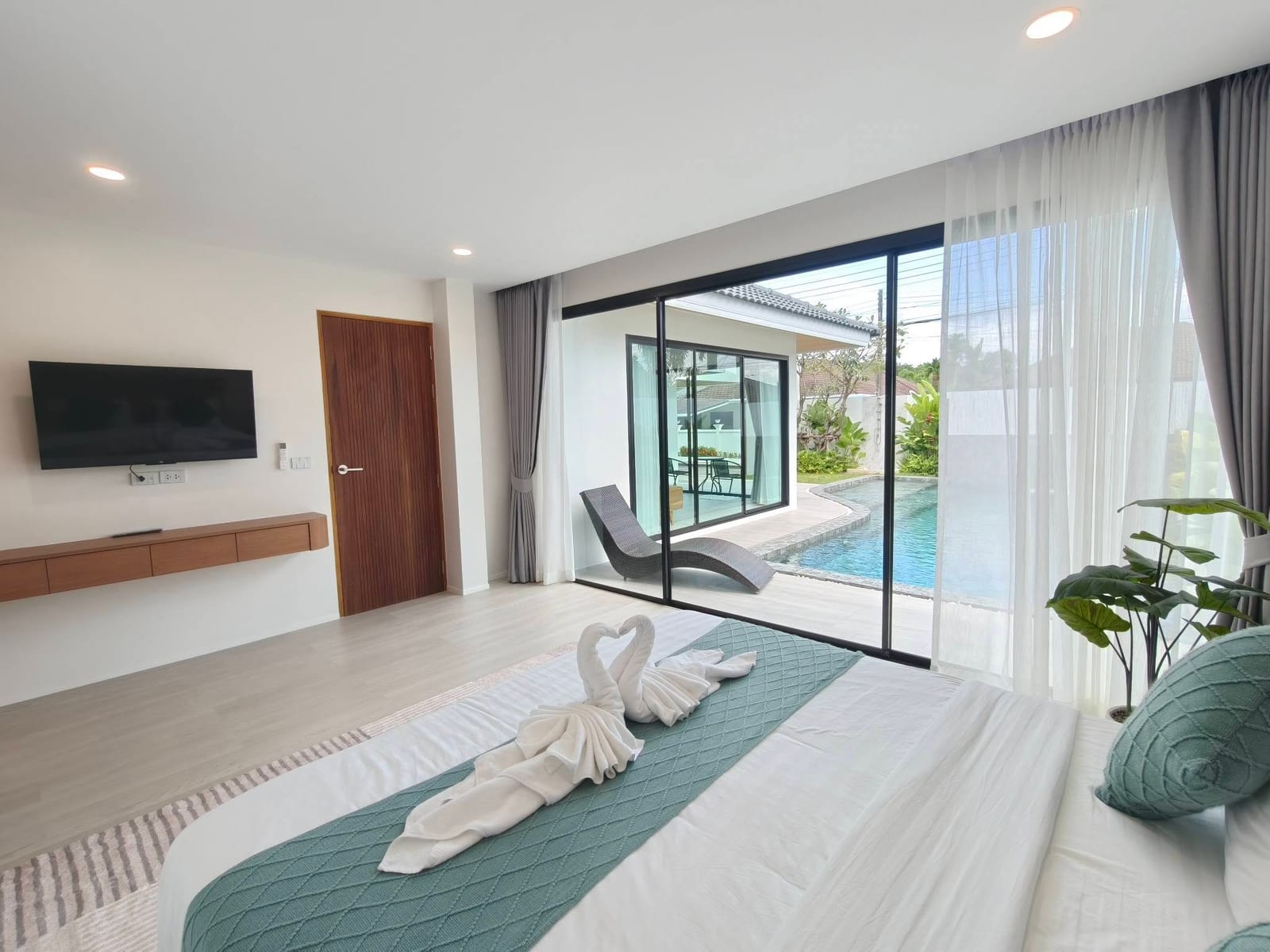 4-Bedroom Villa for Rent in Thalang, Phuket — interior view