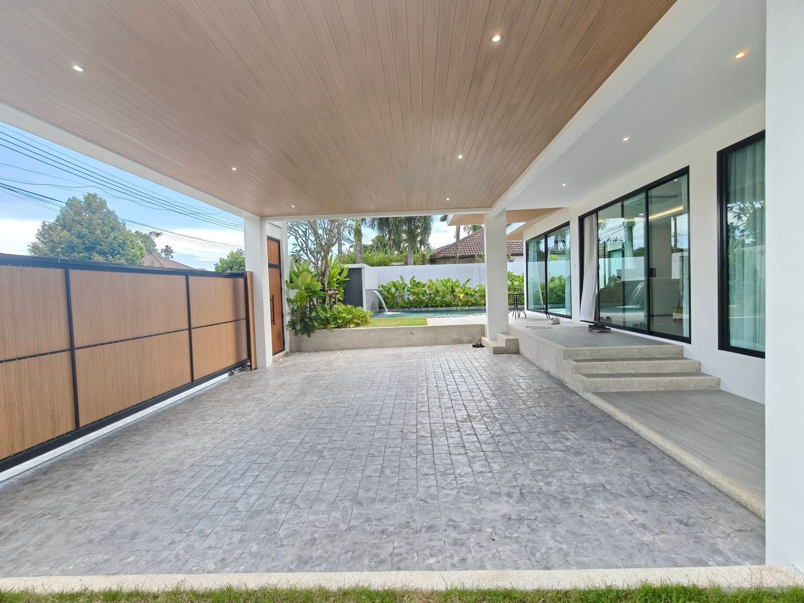4-Bedroom Villa for Rent in Thalang, Phuket — interior view