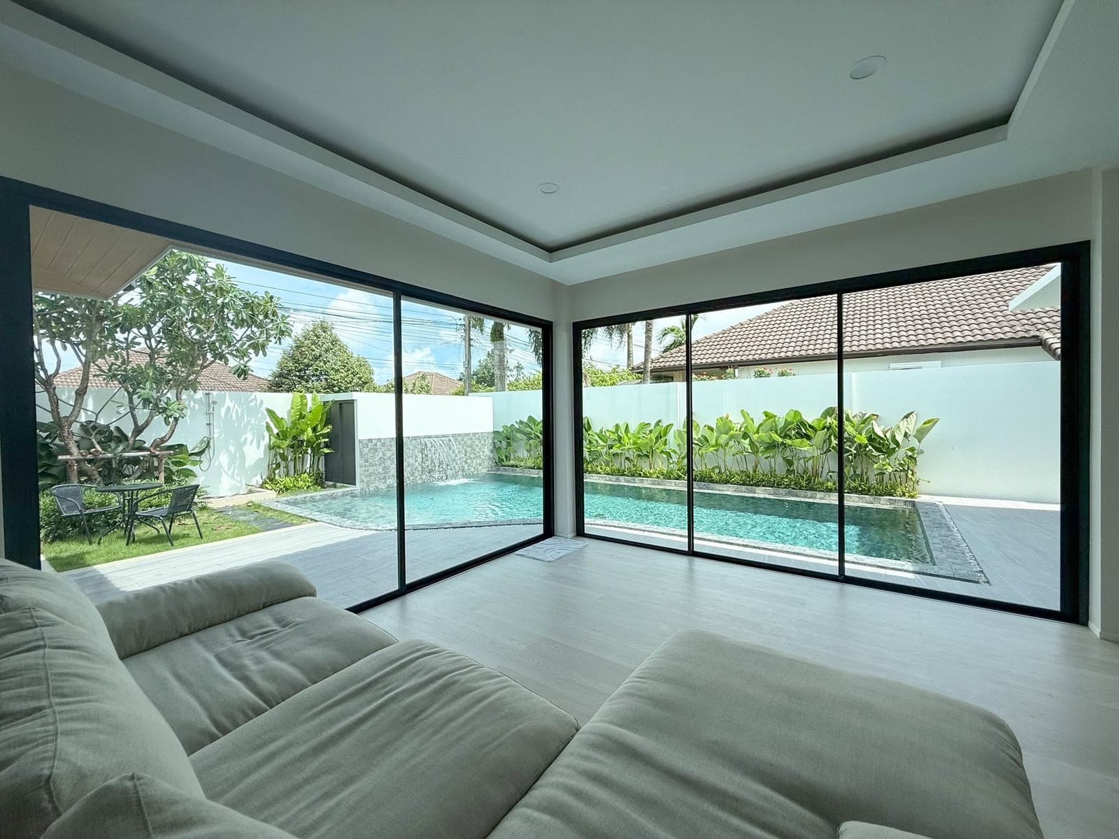 Modern Pool Villa — Neramit 5, Anusawari