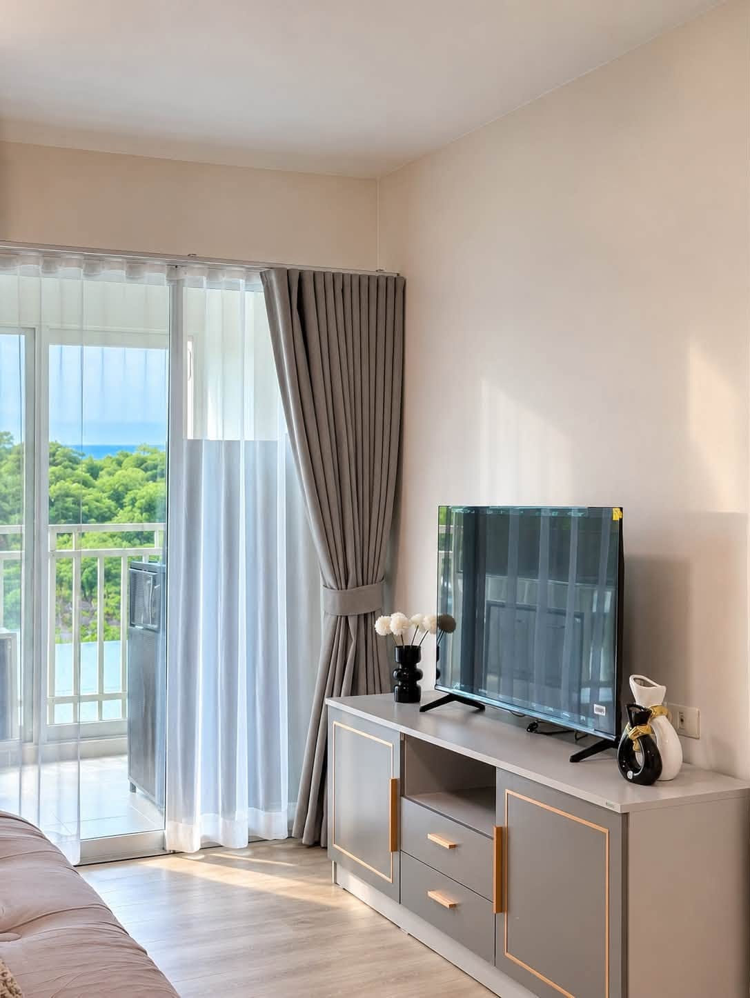 1-Bedroom Condo for Sale in Thalang, Phuket — interior view
