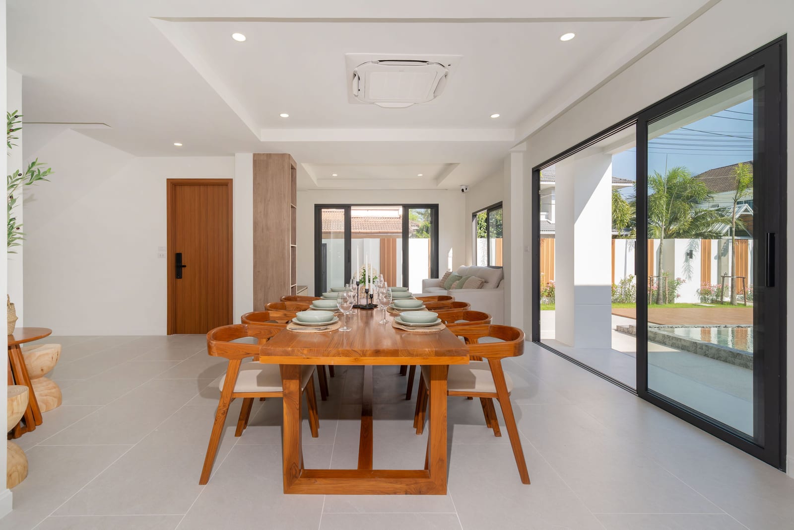 4-Bedroom Villa for Sale in Thalang, Phuket — interior view