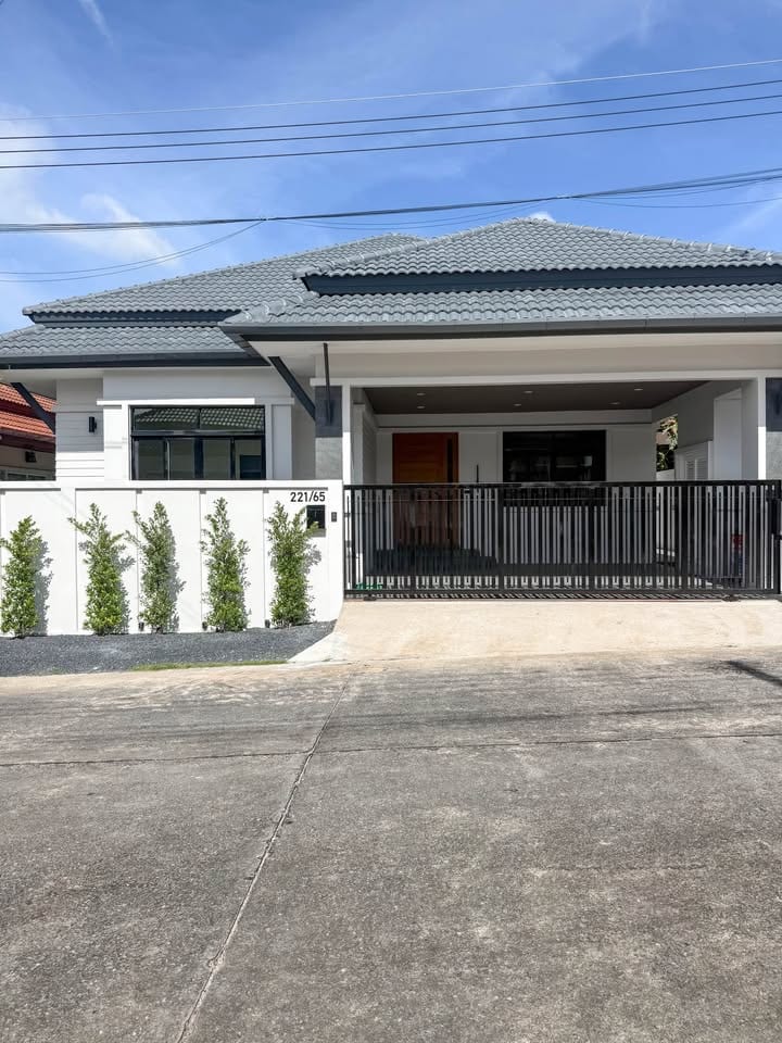 Renovated 3-Bedroom House — The Valley 2, Manik