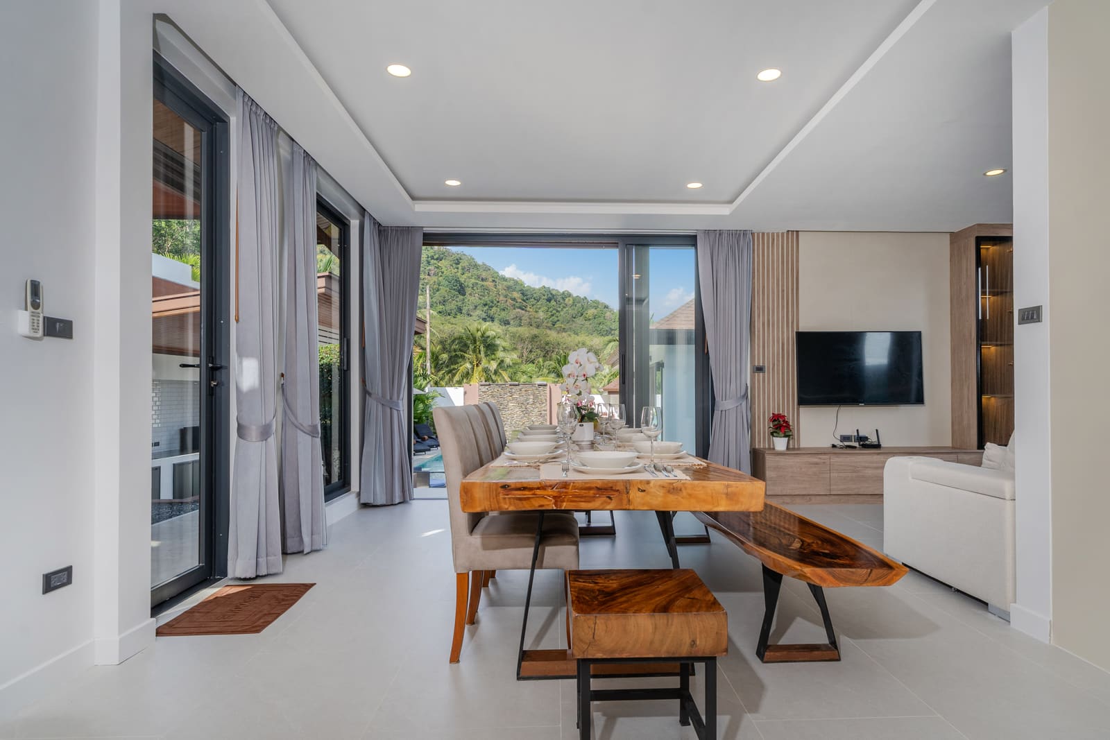 Villa Sasinee — Modern Tropical Pool Villa in Rawai 32
