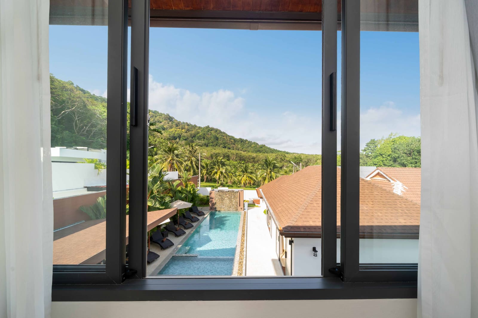 Villa Sasinee — Modern Tropical Pool Villa in Rawai 39